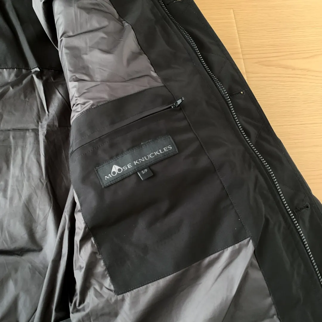 ：Y 120 Black 🇨🇦Moose knuckles/ 07/ Moose knuckles . 2007 🇨🇦 ！ Premium ， 。 ， RMB 5040-15000 ！ ，LOGO ✂️. ！ . ！ MONCLER/ Canada Goose/ ，Moose knuckles 2020 …… ✂️ 90% ， ！ ✂️ ， ! ✂️ YKK， ， ！ ✂️ ， . ！ ✂️ 3D ， ⚠️Size:s-xxl